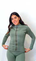 Chamarra deportiva mujer corte curva color verde Martini KIN Active